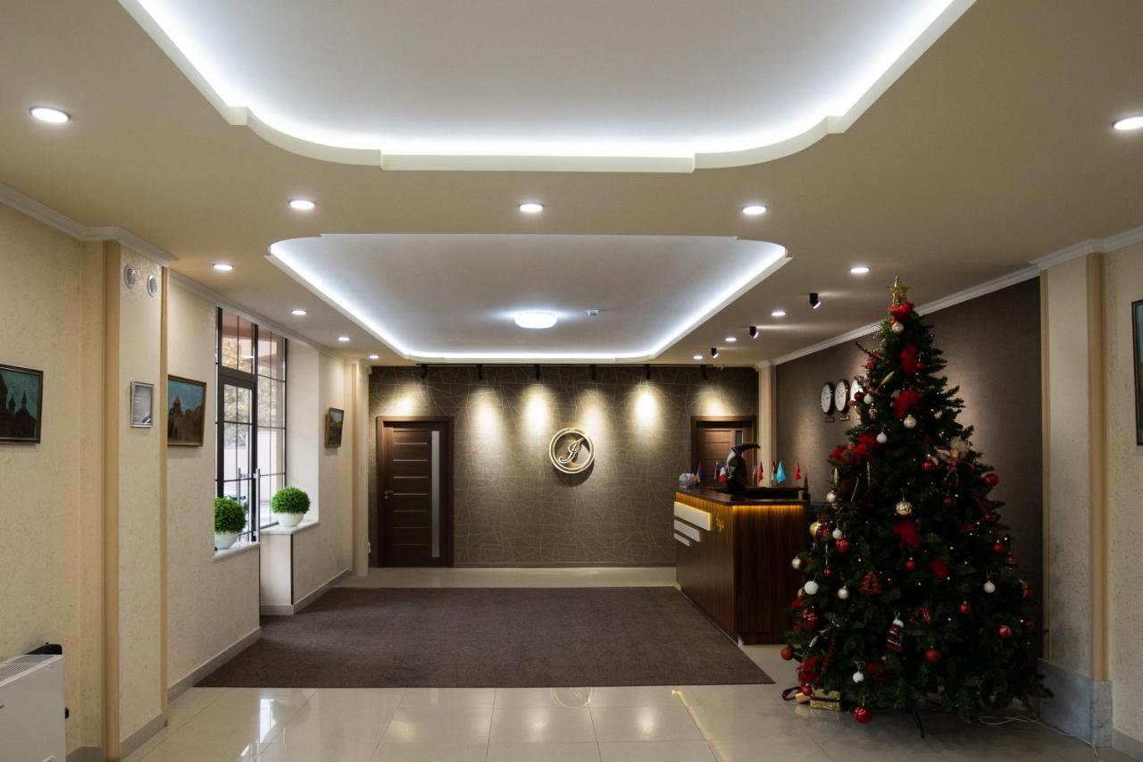 Inga Hotel Erevan Esterno foto