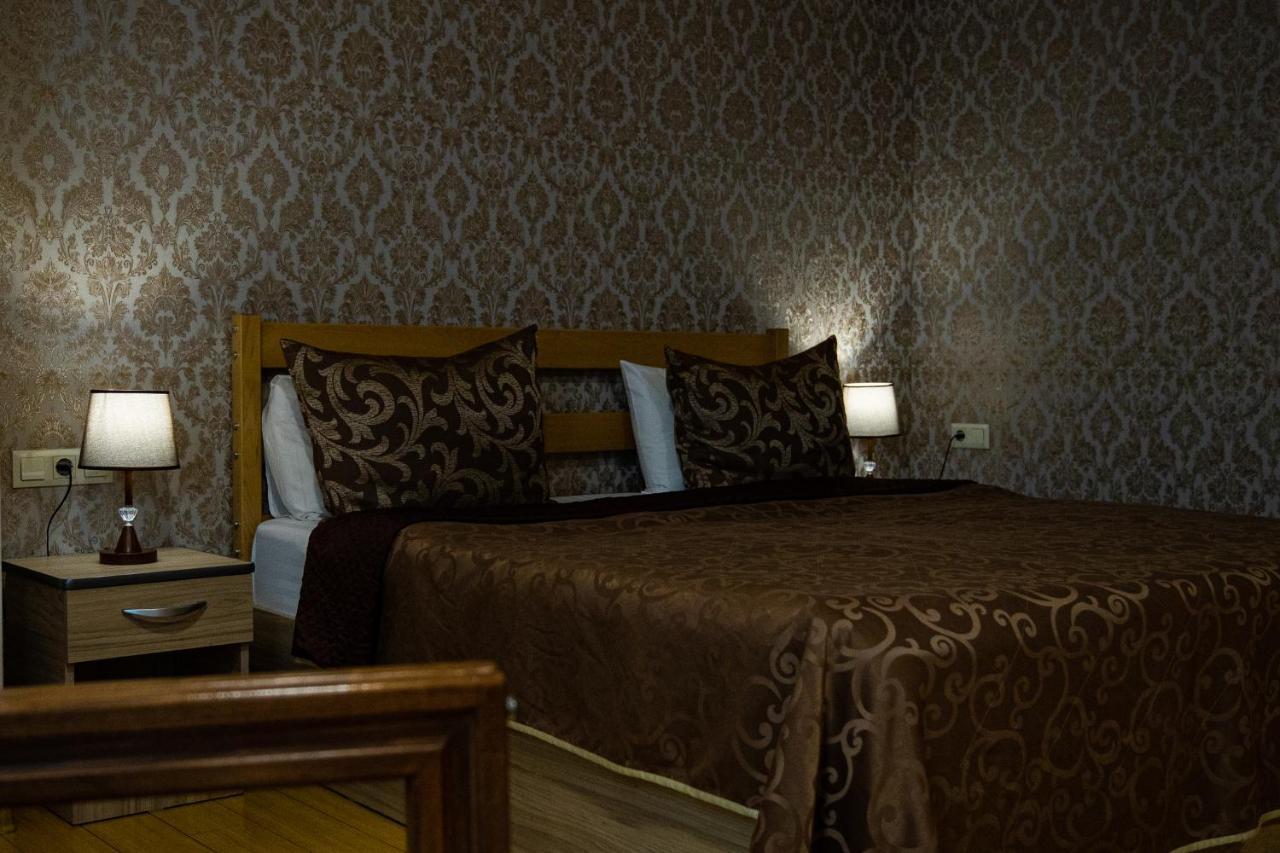 Inga Hotel Erevan Esterno foto