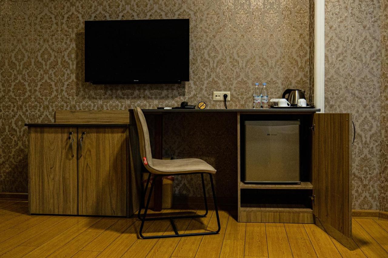 Inga Hotel Erevan Esterno foto