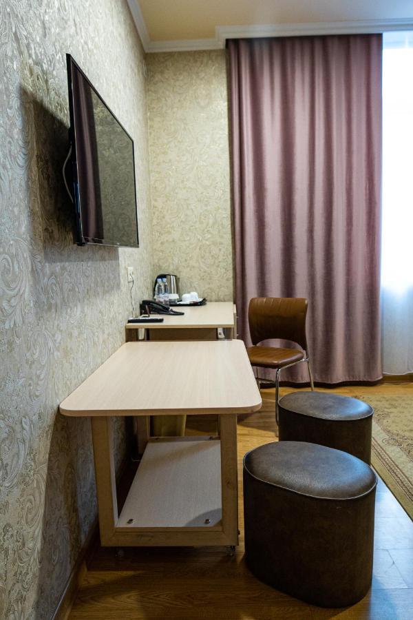 Inga Hotel Erevan Esterno foto