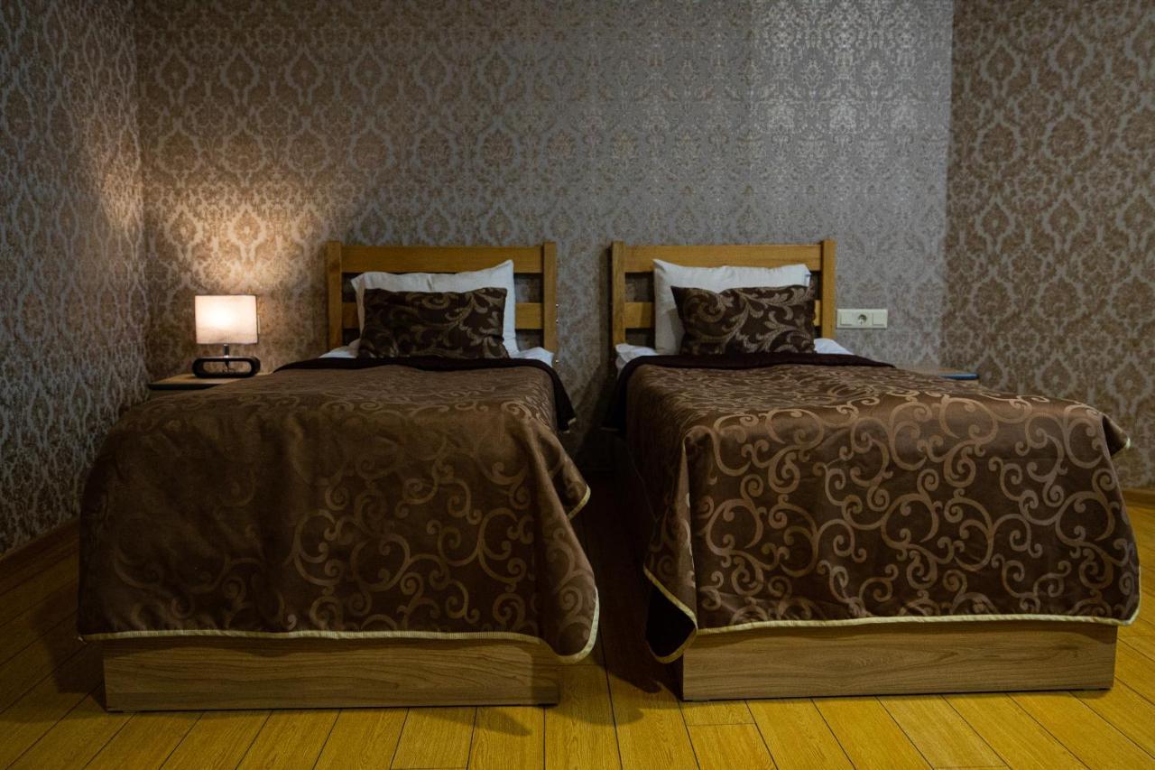 Inga Hotel Erevan Esterno foto